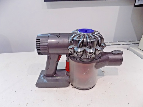Dyson vacuum cleaner - v6,